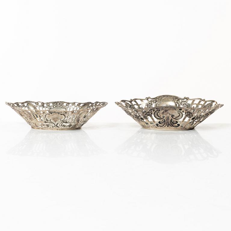 Gallerskålat, 2 st, silver, 1900-tal.
