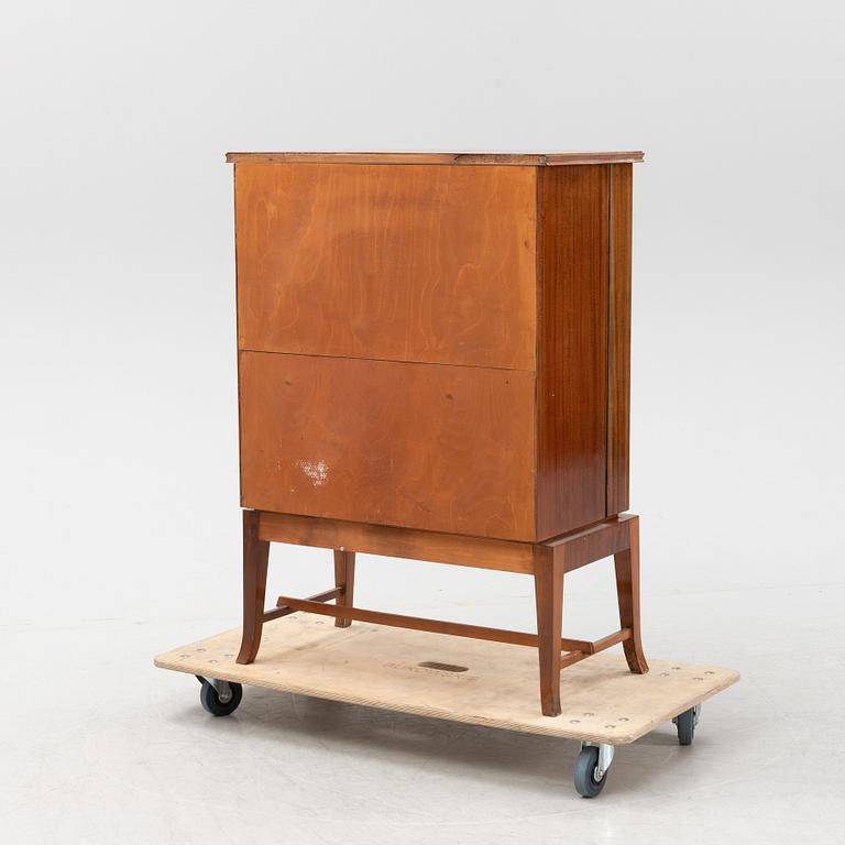 A mahogany veneered drinks cabinet, mid 20th Century.