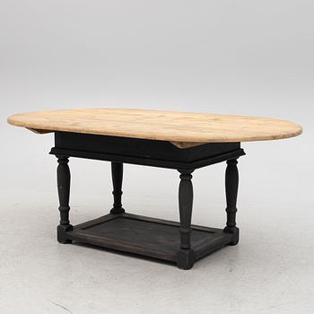 A Baroque style dining table, 19th Century.