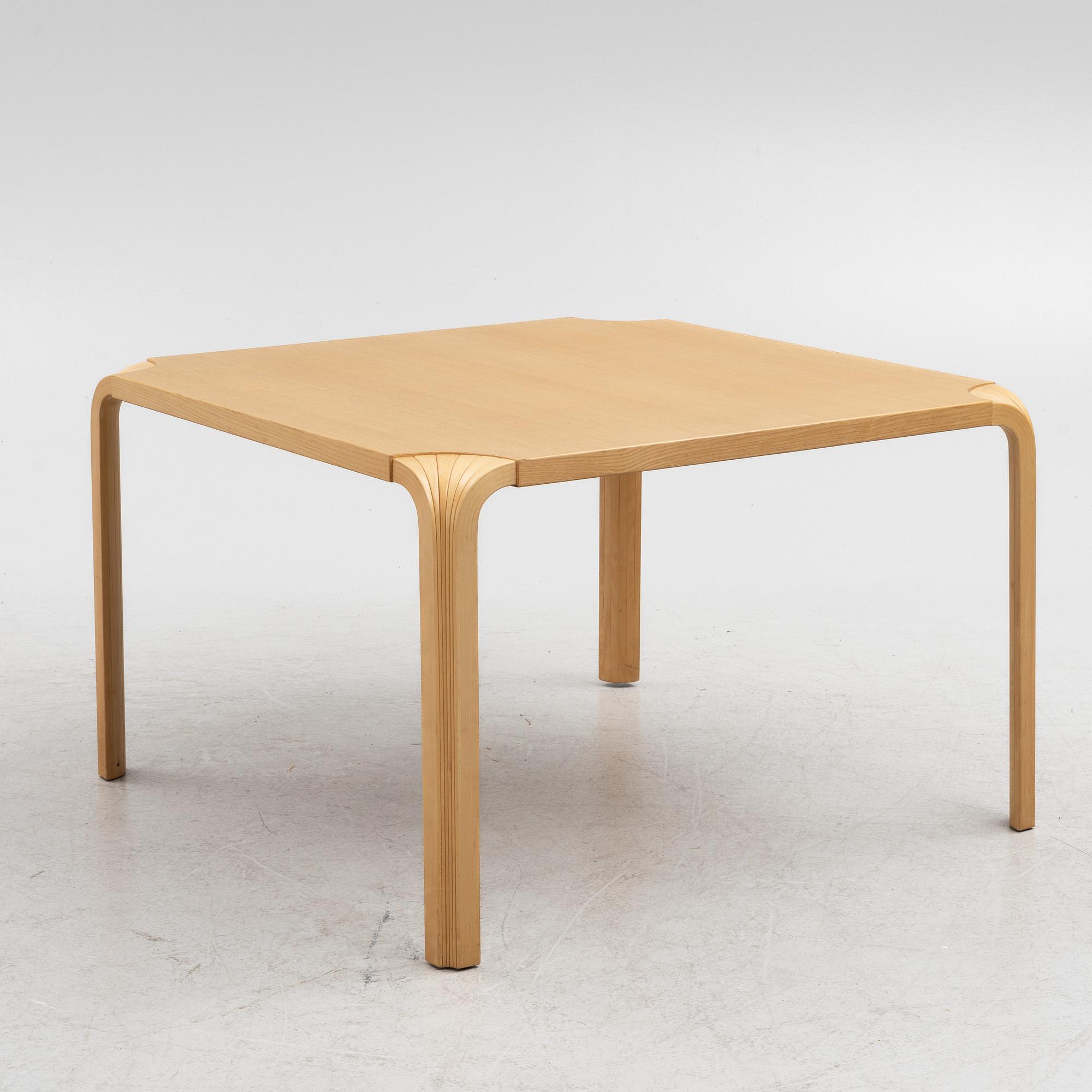 Alvar Aalto, soffbord MX800 "Fan leg table" Artek Finland sent 1900-tal.