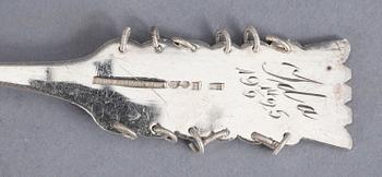 PARTI SILVER, 9 delar, mestadels svenskt samesilver, 1900-tal. Total vikt ca 256 gram.