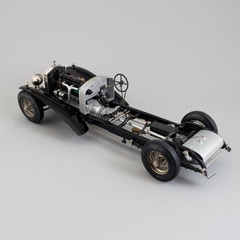 A scale model of a 1932 Rolls Royce Phantom IIBy Pocher.