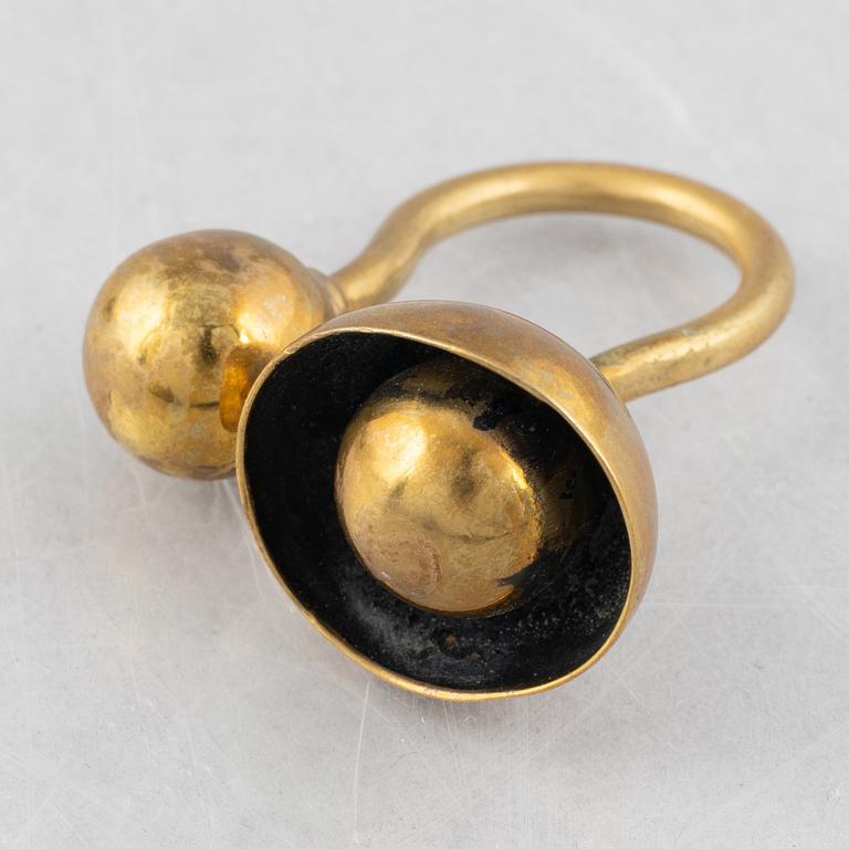 Ingela Sjösten, ring och ett par örhängen. Firma Svenskt Tenn.