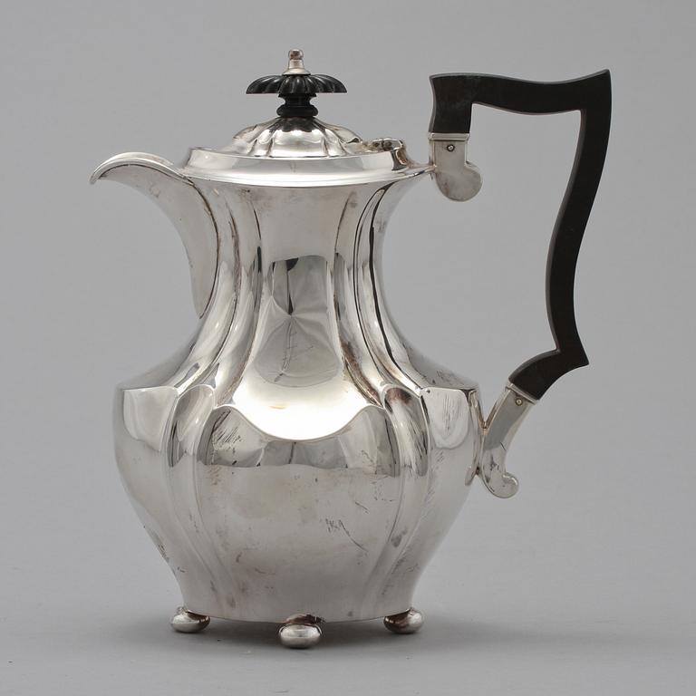 KAFFEKANNA, silver, CB&S, Sheffield, England, 1901. Vikt 405 g.