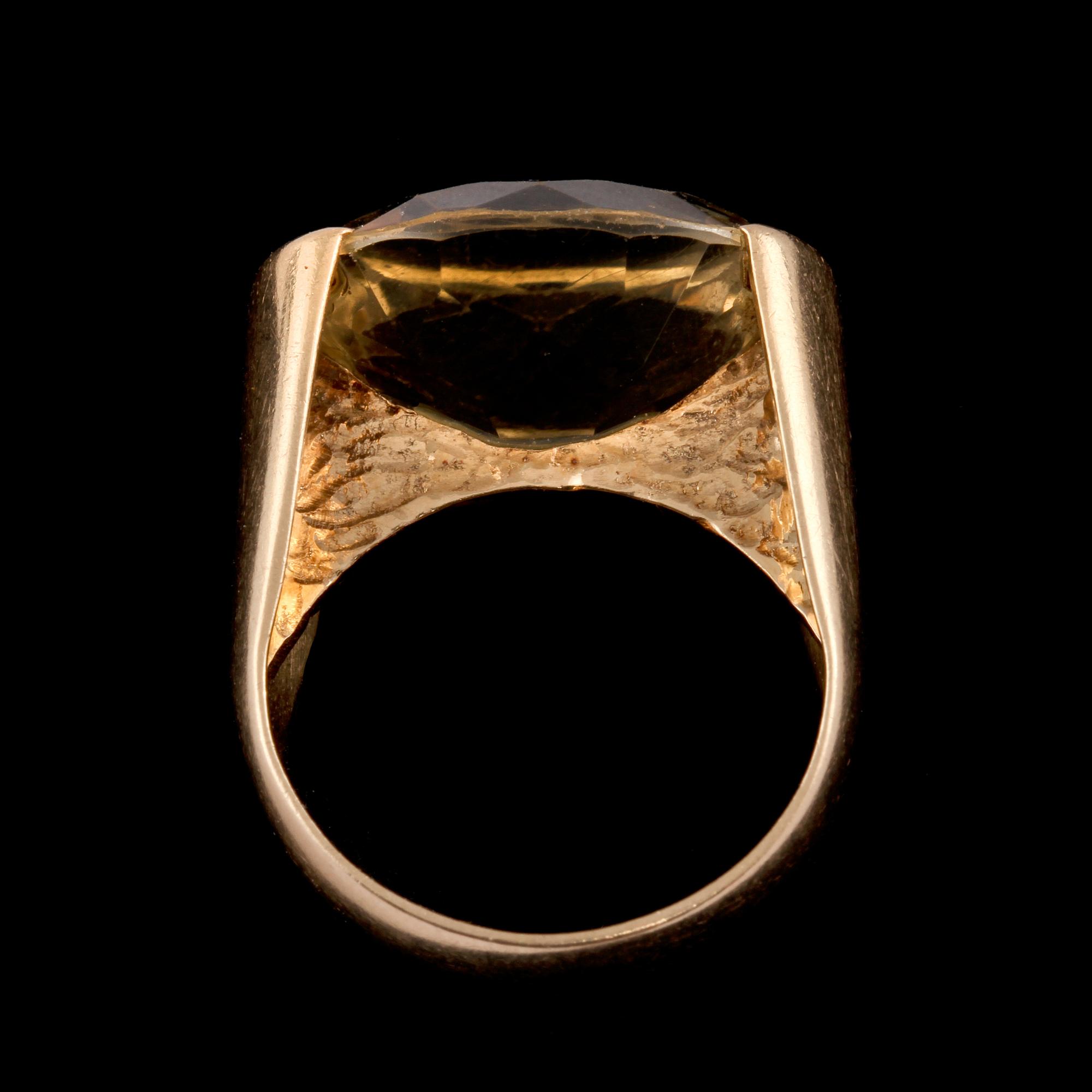 RING, 18k guld med fasettslipad citrin, Stigbert för Heribert Engelbert, Stockholm, 1949. Vikt 8 g.