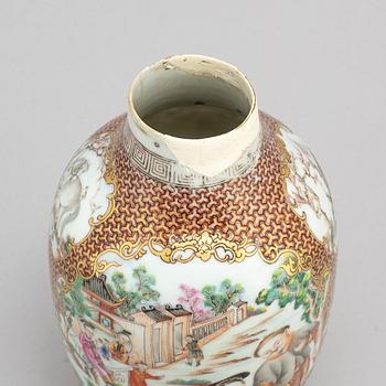 A famille rose mandarin vase, Qing dynasty, Qianlong (1736-95).