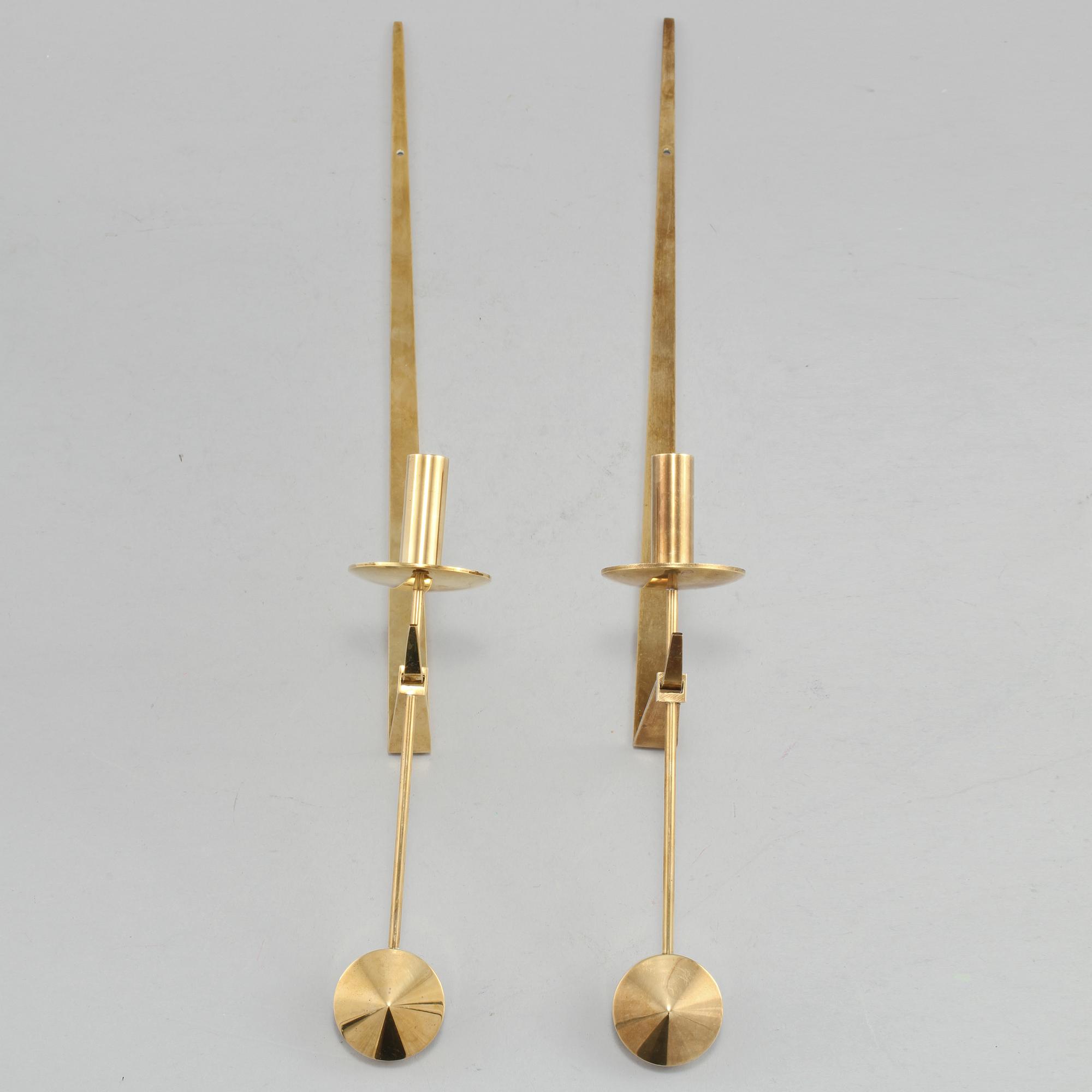 VÄGGLJUSSTAKAR, 2 st, mässing, "Pendel", Pierre Forsell, Skultuna, 1900-talets andra hälft.
