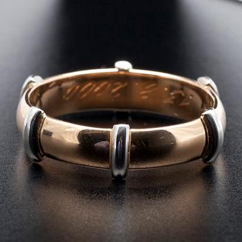 RING, tvåfärgat guld 14K, Petri Ruusunen, Åbo 2000. Vikt 5,5 g.