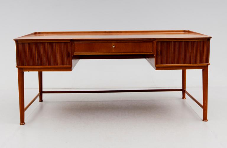 SKRIVBORD, 1900-talets mitt.