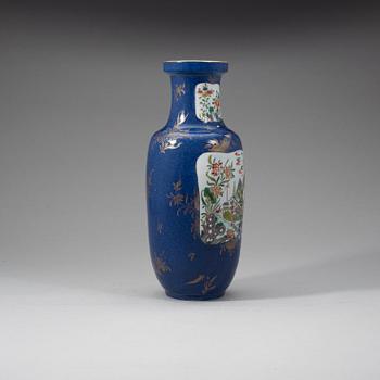 A powder blue vase, Qing dynasty, 19th Century.