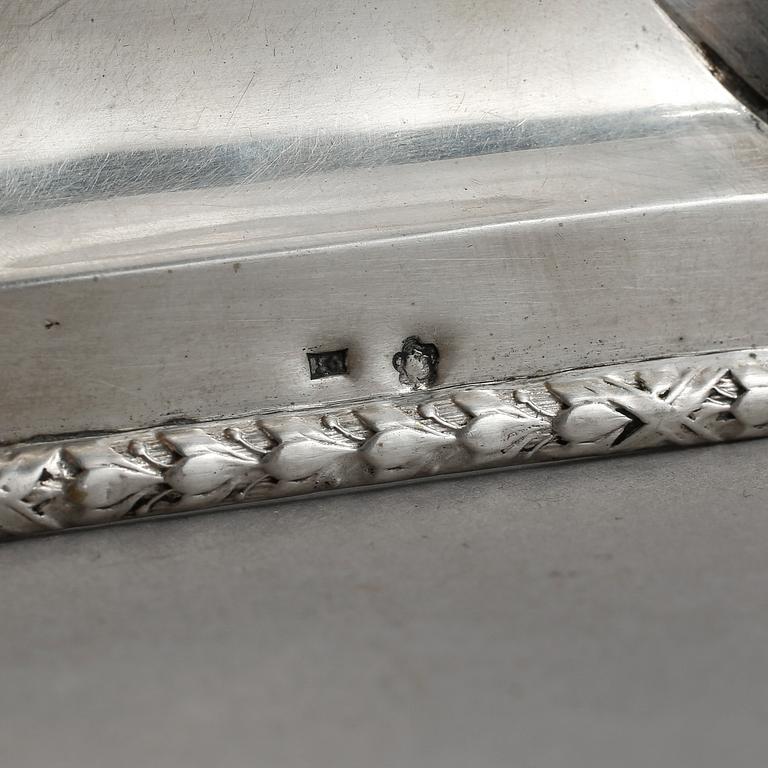 BRICKA, silver, Österrike-Ungern, troligen 1872-1922. Vikt ca 370 gram.