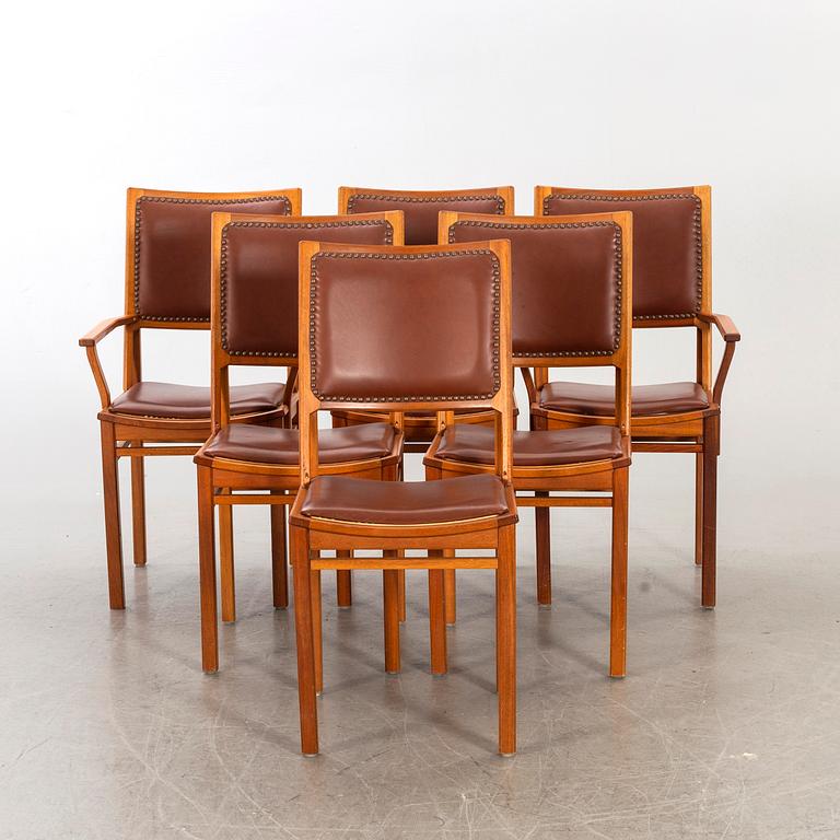 A DINNER TABLE MID 20TH CENTURY.