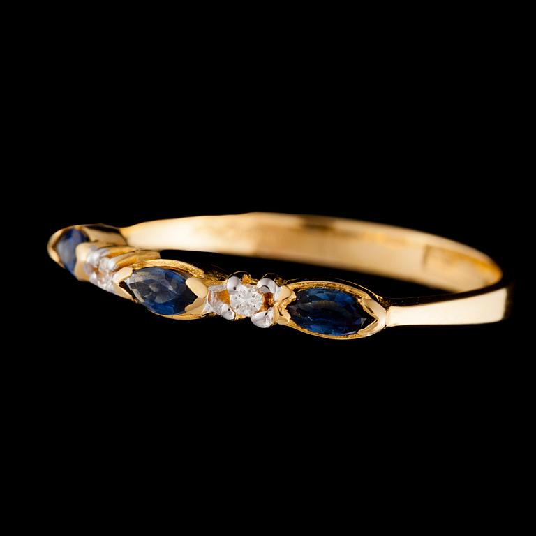 RING, 14K guld, 3 markisslipade safirer, 2 diamanter tot. 0,01 ct. Finska importstämplar 1992. Vikt 1,4 g.