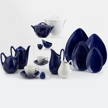 Hertha Bengtson, a porcelain dinner and coffee service, 81 pieces, "Blå Eld", Rörstrand, Sweden.