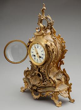 BORDSPENDYL, mässing, Louis XV stil, 1900-talets början.