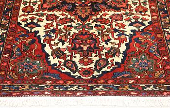 A semi-antique Bakhtiari carpet, approx. 201 x 133 cm.