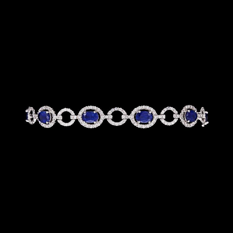 A blue sapphire, tot. app. 5.57 cts, and brilliant cut diamond bracelet, tot. 1.98 ct.