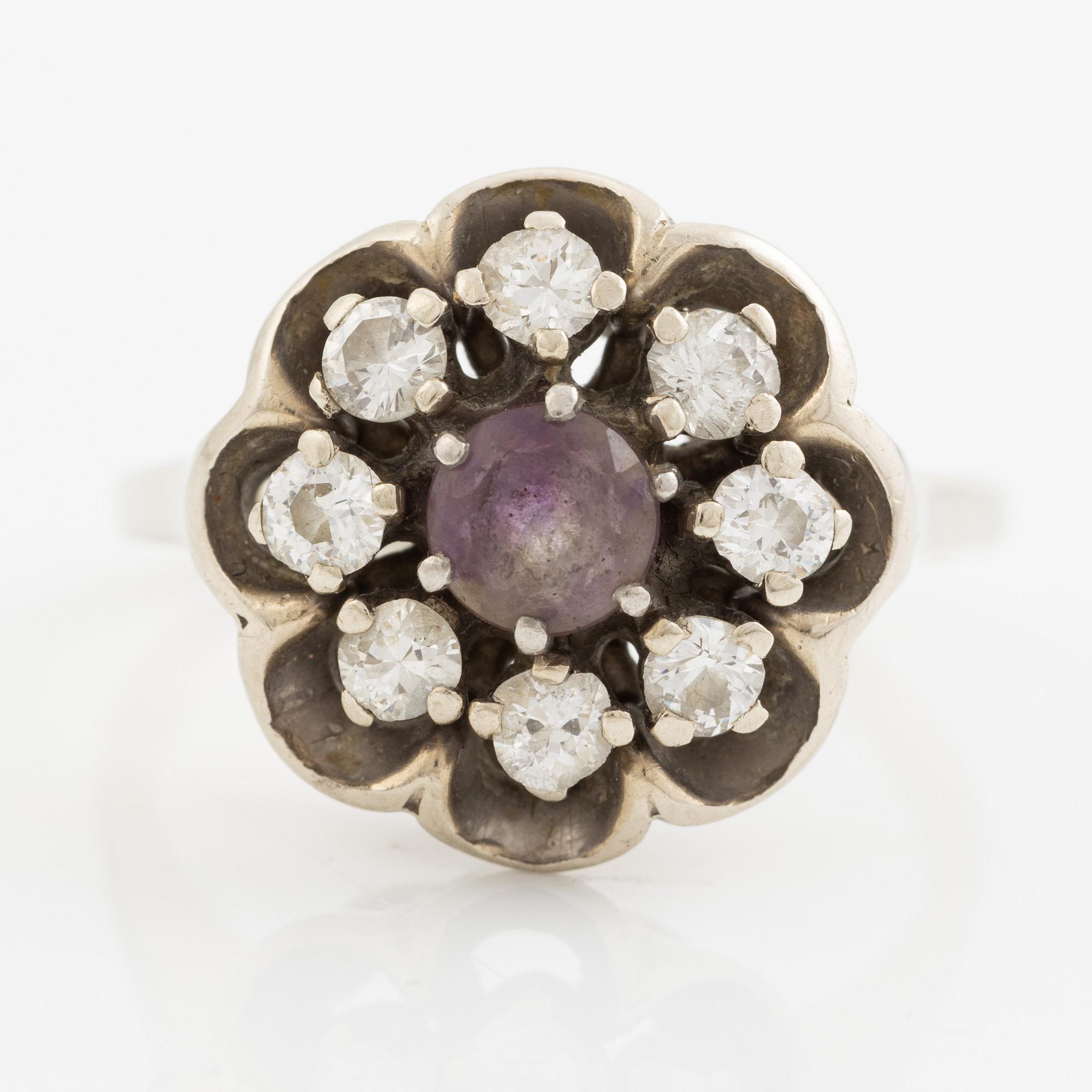 Ring, 14K gold with brilliant-cut diamonds and amethyst.