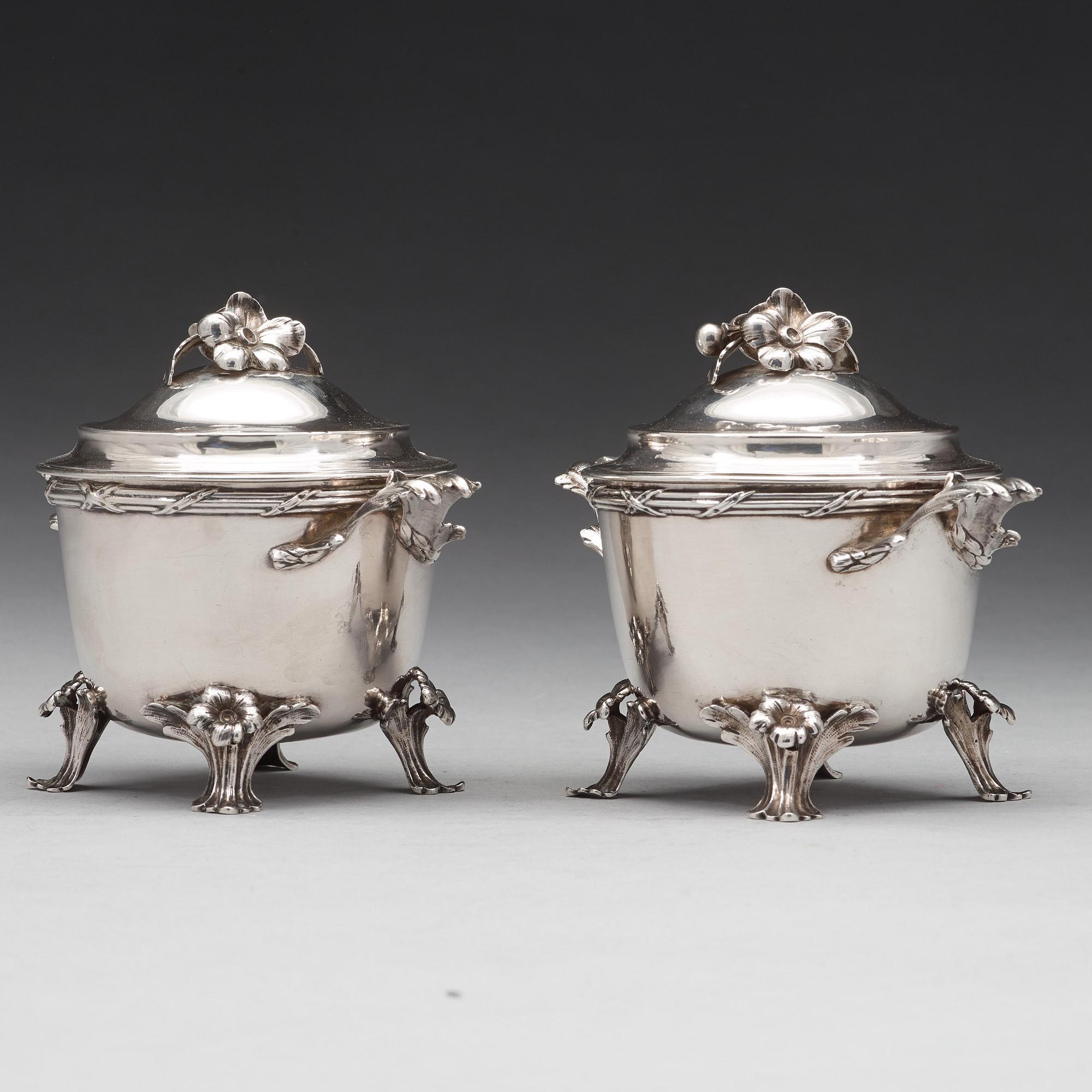 Simson Ryberg, SOCKERSKÅLAR med lock, ett par, silver, Stockholm 1776, rokoko.