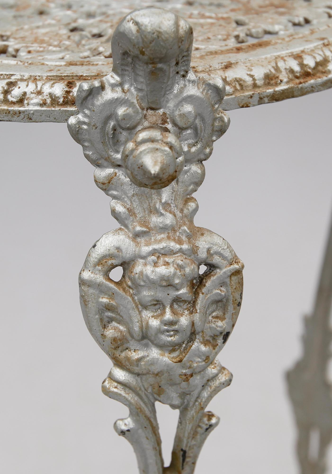 BLOMBORD, gjutjärn, 1800-talets andra hälft.