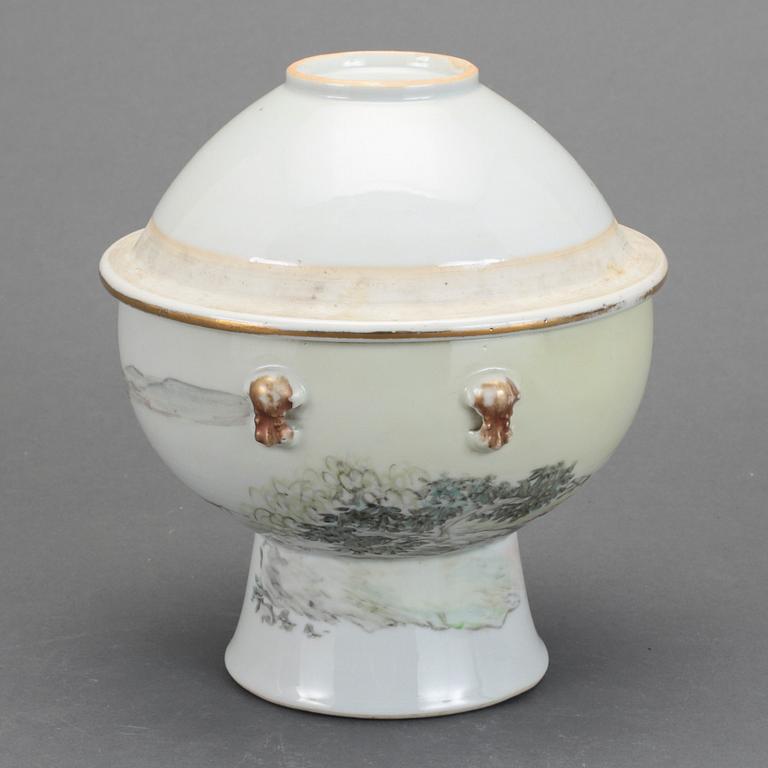 SKÅL MED DJUPFAT, porslin, Kina, 1900-tal.