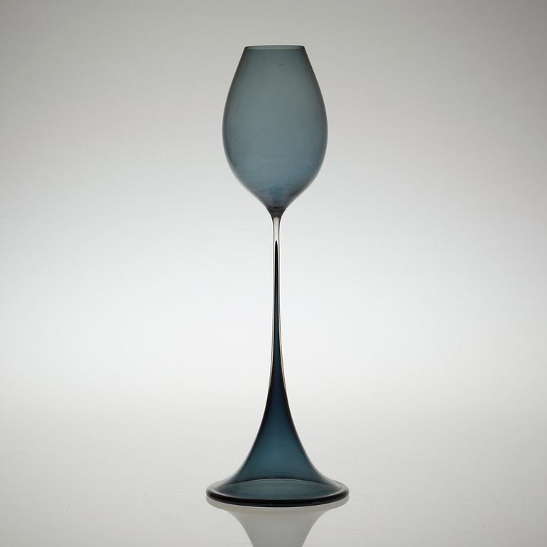 A Nils Landberg glass goblet, Orrefors.