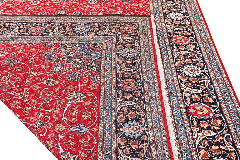 A Kashan carpet, c. 400 x 297 cm.