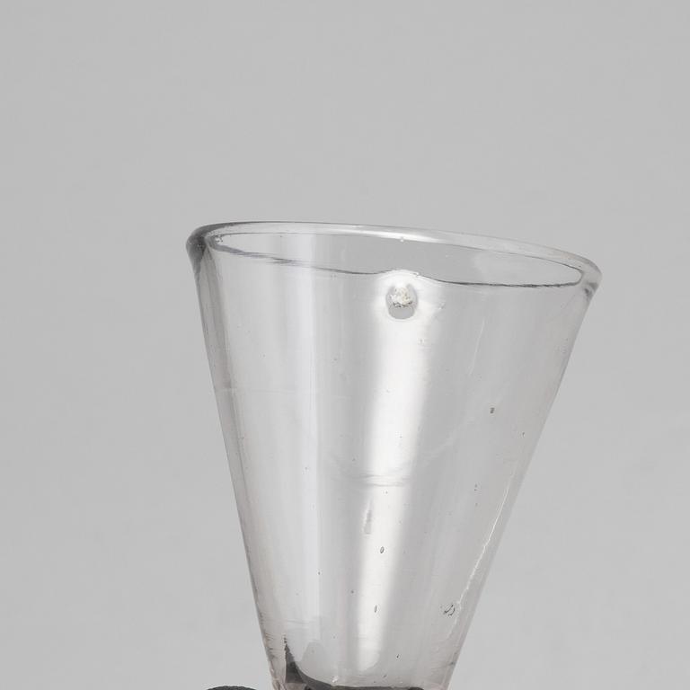 Spetsglas, tre stycken, 1+1+1, 1700-tal, samt omkring år 1800.