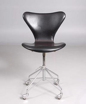 SKRIVBORDSSTOL, "Sjuan", Arne Jacobsen, Fritz Hansen.