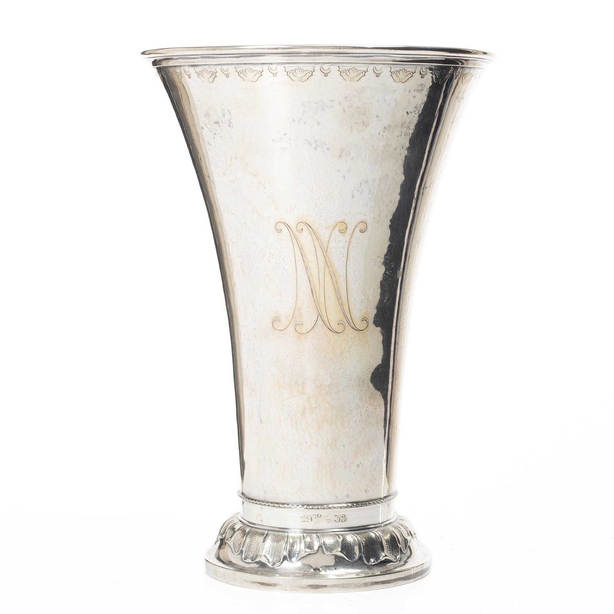 Guldsmedsaktiebolaget (GAB), Beaker/vase, silver, Stockholm 1936.