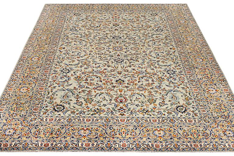 A Kashan carpet a. 380 x 260 cm.