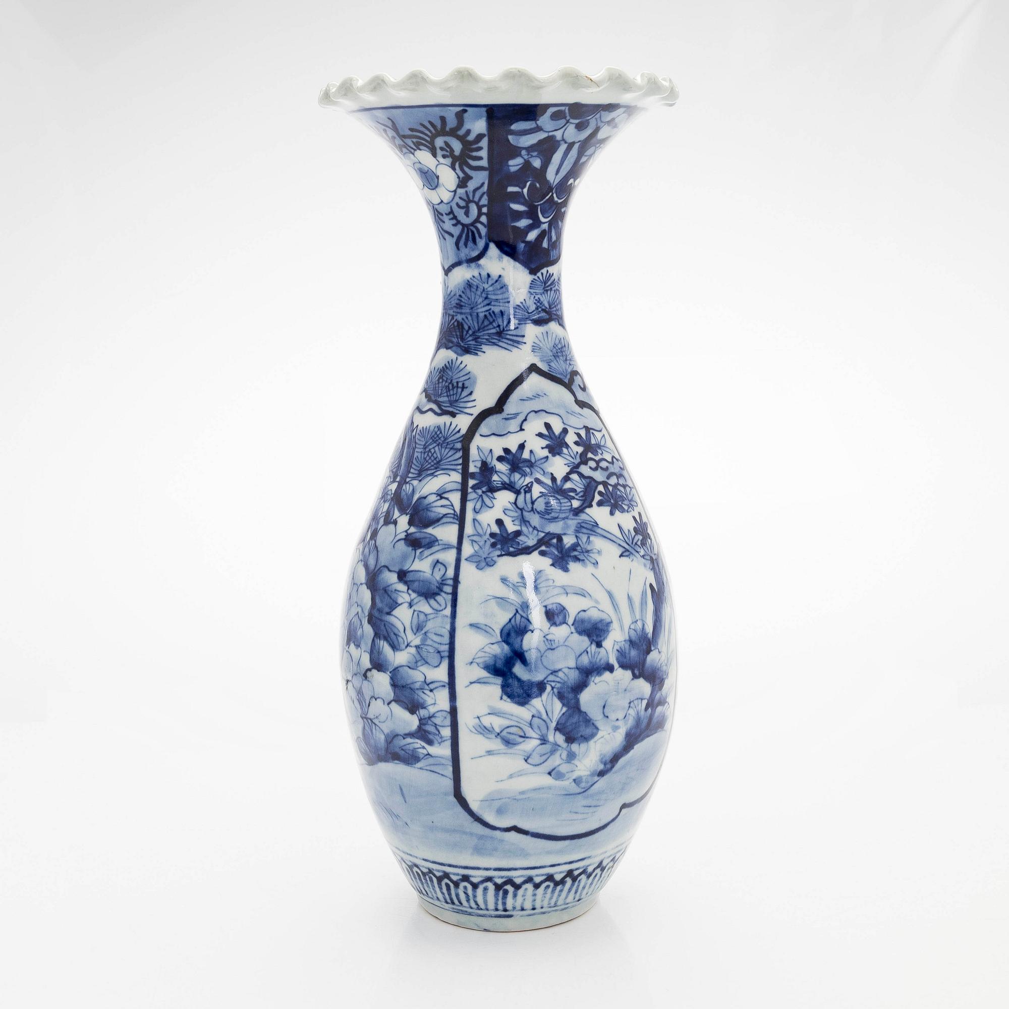 Mugg, porslin, Japan, Meiji (1868-1912) och vas, Meiji, tidigt 1900-tal.