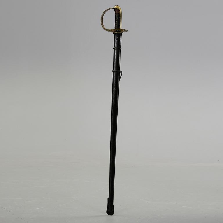 SABEL, för manskap vid kavalleriet, m/1893, samt TRÄNINGSSABEL, omkring år 1900.