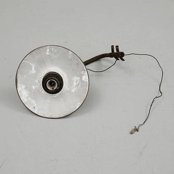 VÄGGLAMPA, för utomhusbruk. 1900-talets första hälft.