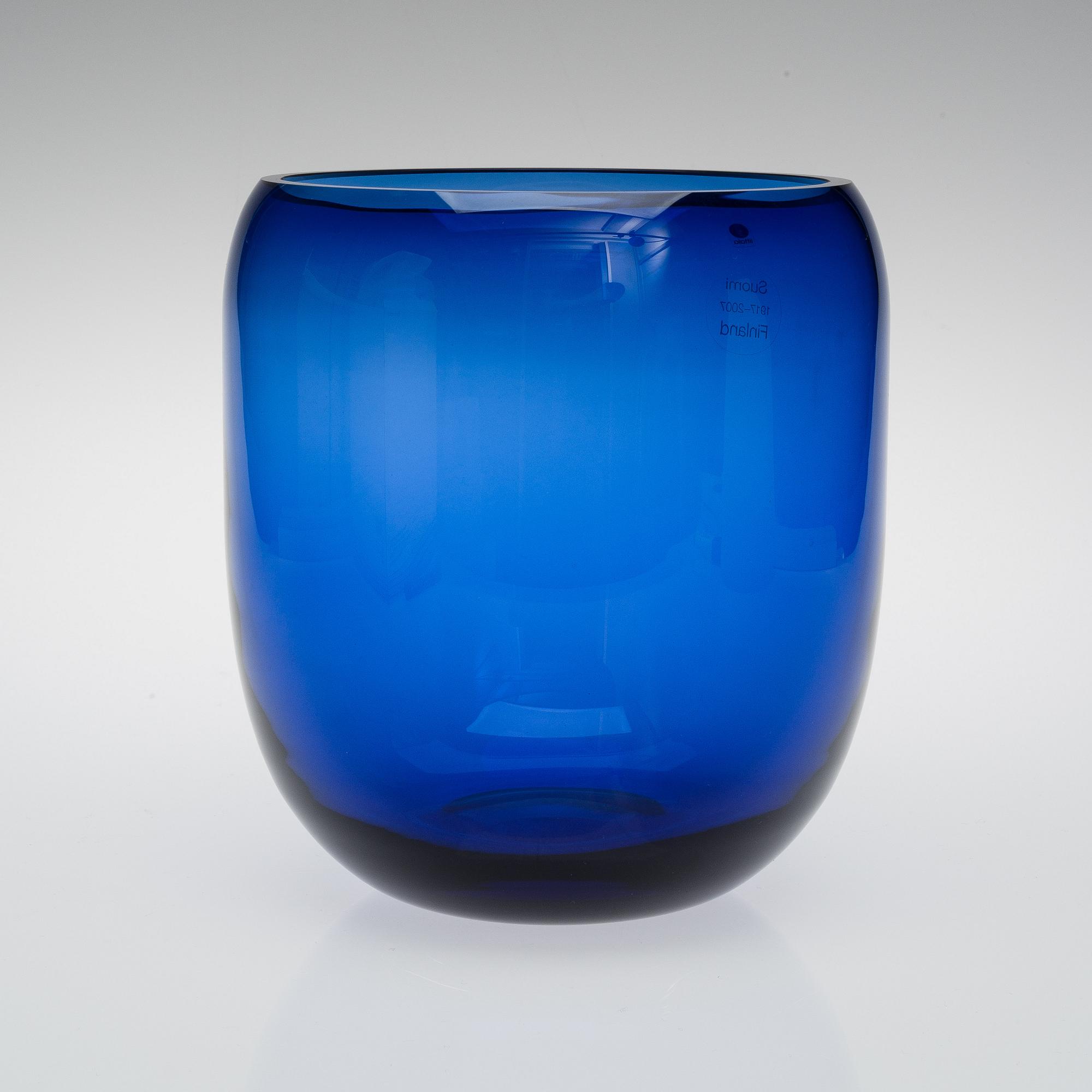 OIVA TOIKKA, SKÅL, glas, jubileumsskål Suomi Finland 90 år. Signerad O. Toikka, märkt Iittala.