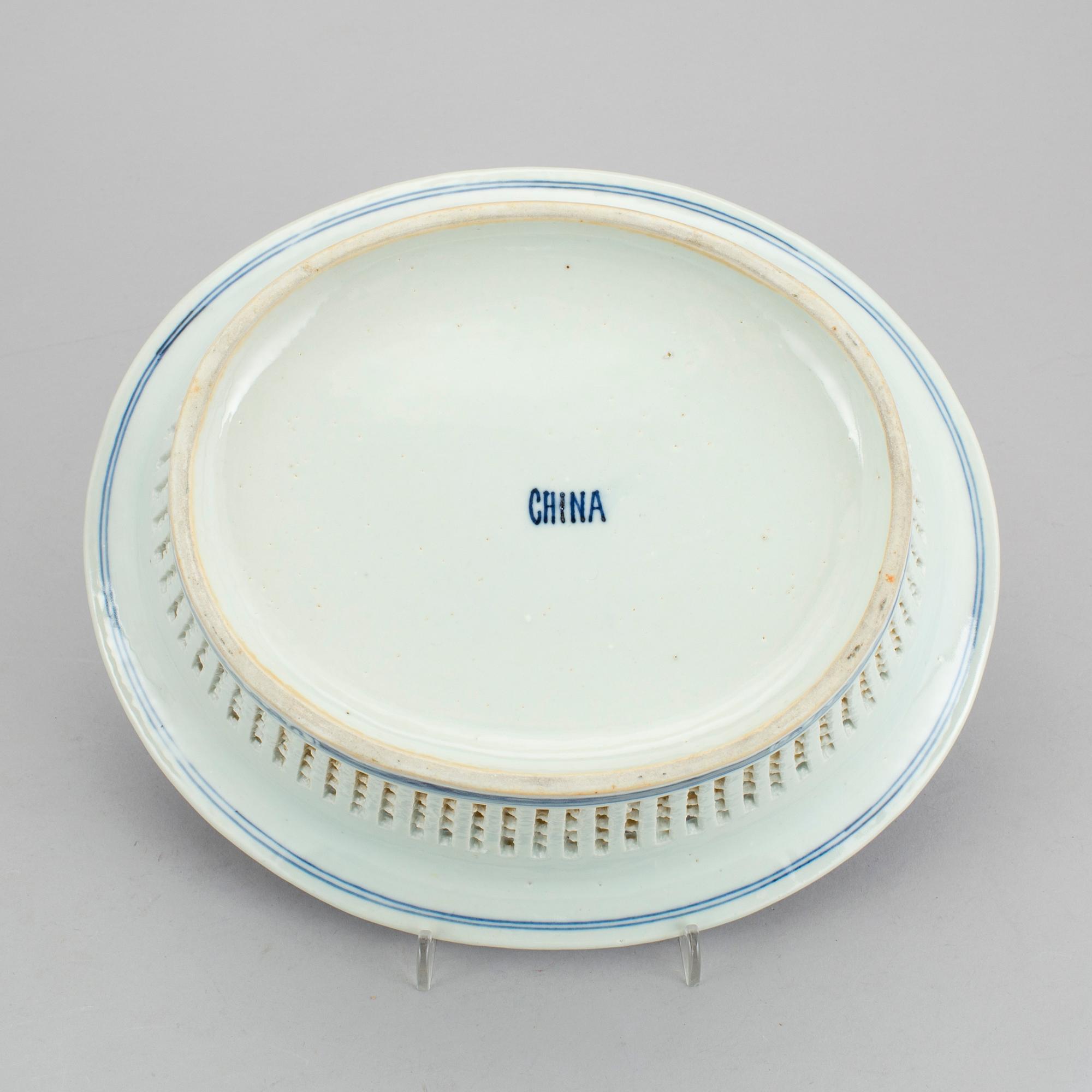 GALLERSKÅL MED FAT, porslin, Kina, tullmärkning, 1880-tal.