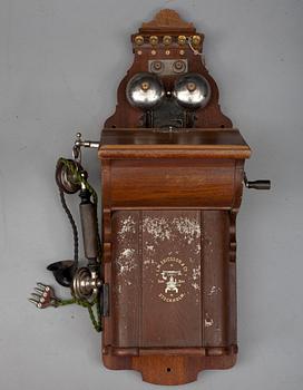 VÄGGTELEFONER, 2 st, L. M. Ericsson & Co, Stockholm, tidigt 1900-tal.