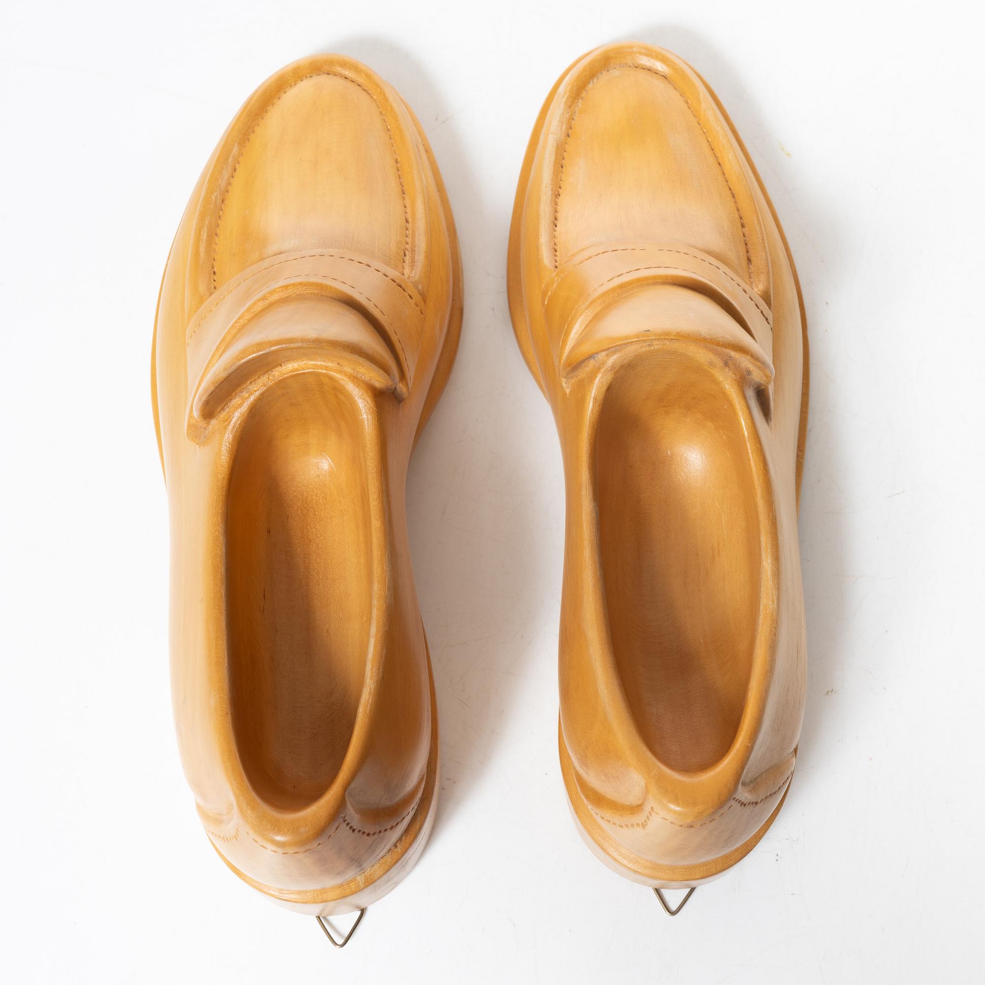 Alphonso Bini, shoes, a pair, wood, trompe l'œil, Florence, Italy, 1980s.