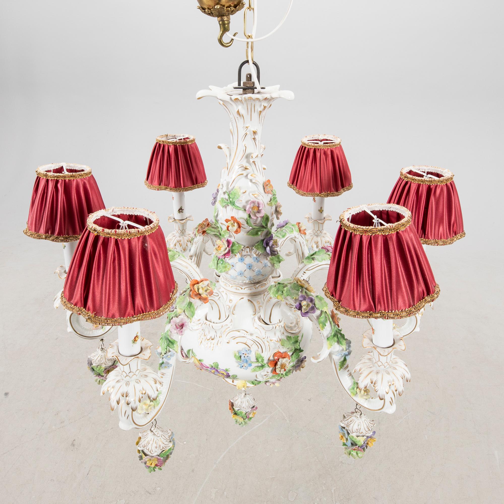 Chandelier and a pair of sconces, Rococo-style Dresden mid-20th century porcelain.
