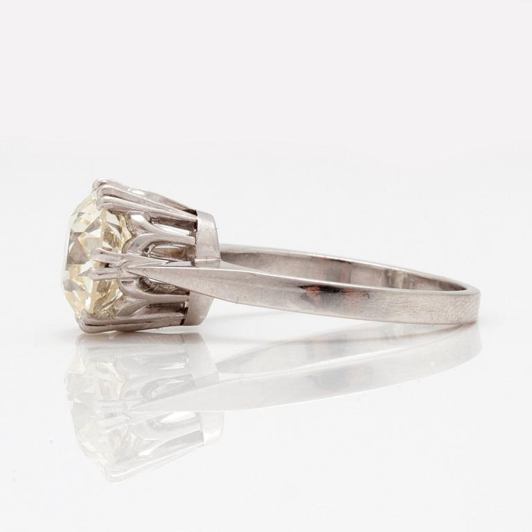 A 3.16 ct old cut diamond ring. Quality approximately L-M/VS.