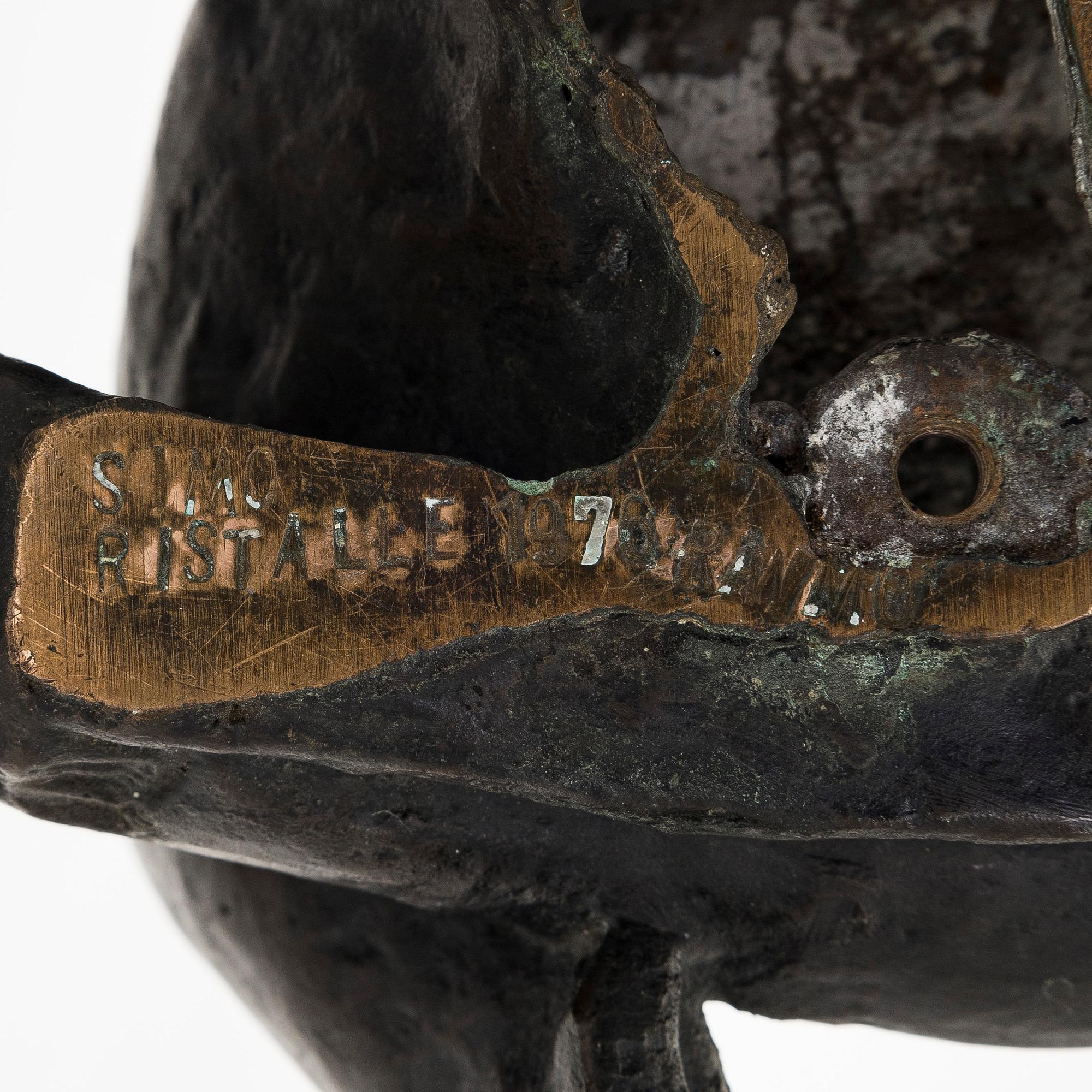 Raimo Utriainen, Seated female figure.