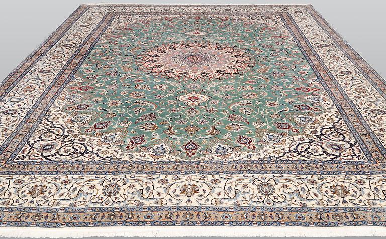 A part silk Nain carpet, so-called 6LAA, approx. 408 x 305 cm.
