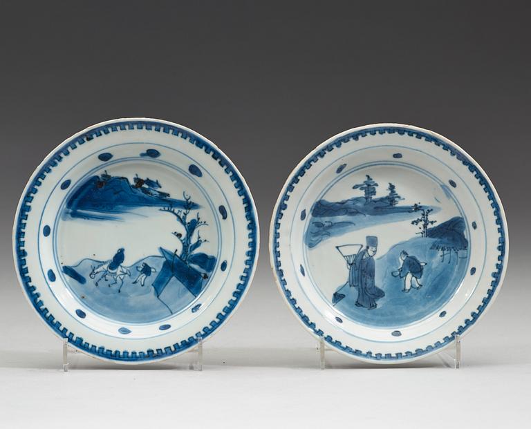 A set of five blue and white dishes, Ming dynasty, Tianqi /Chongzhen (1621-1644).