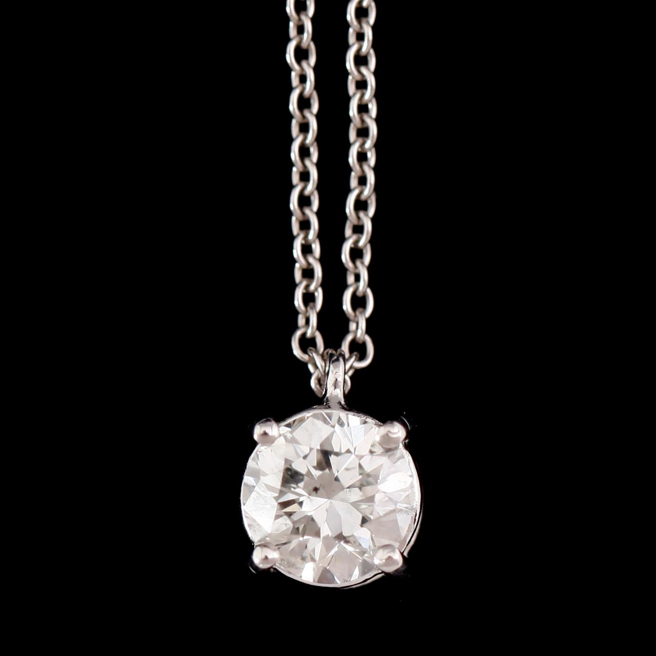 HÄNGE, 18 k vitguld, solitär briljantslipad diamant 1.00 ct.