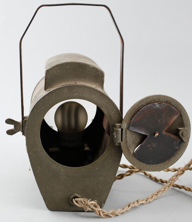 TEATERLAMPOR, ett par, 1900-talets första hälft.
