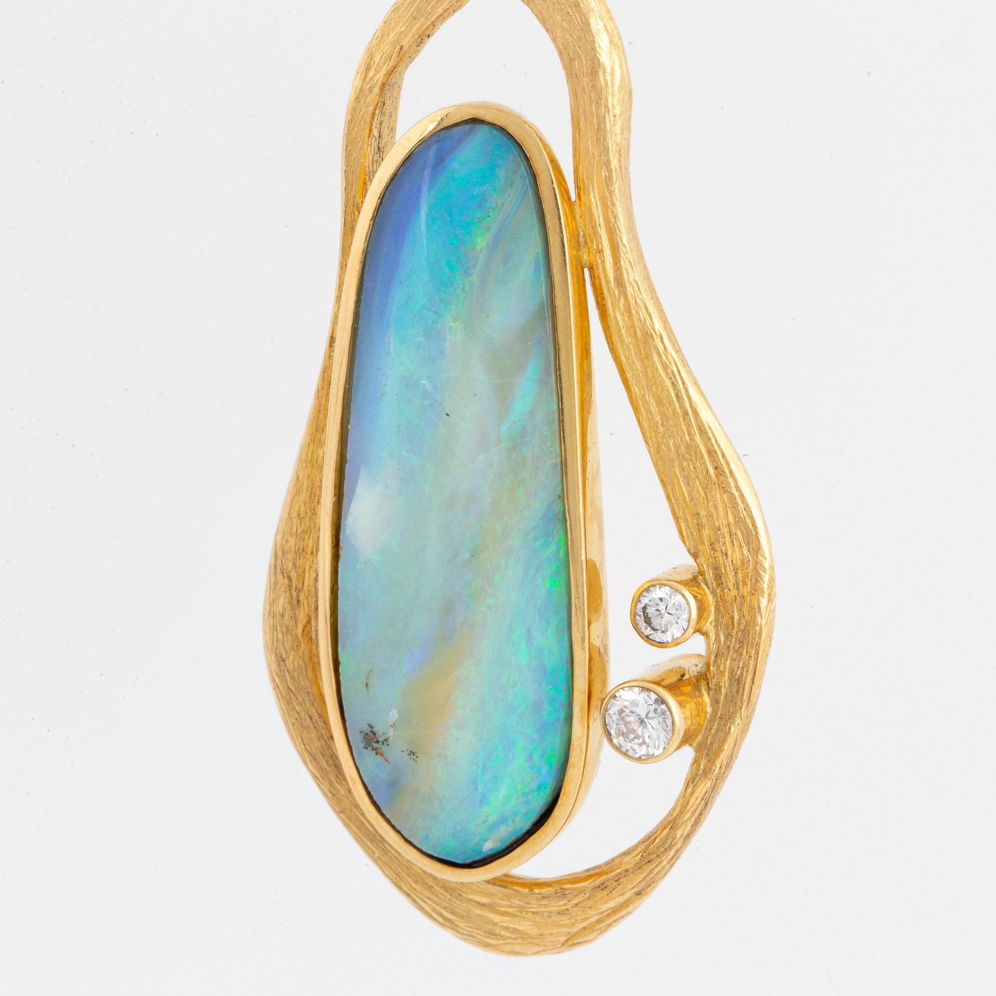 OLE LYNGGAARD, Collier med opal och briljantslipade diamanter.