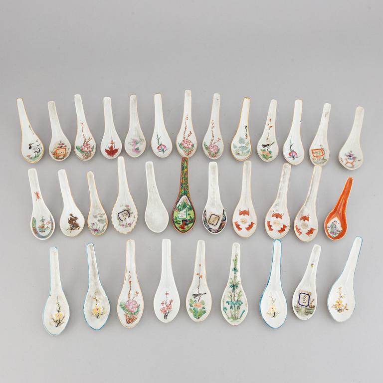 Skedar, ett parti om 32 stycken. Kina, 1900-tal.