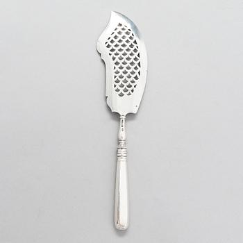 A Grachev fish server in silver, Saint Petersburg, late 19th Century.