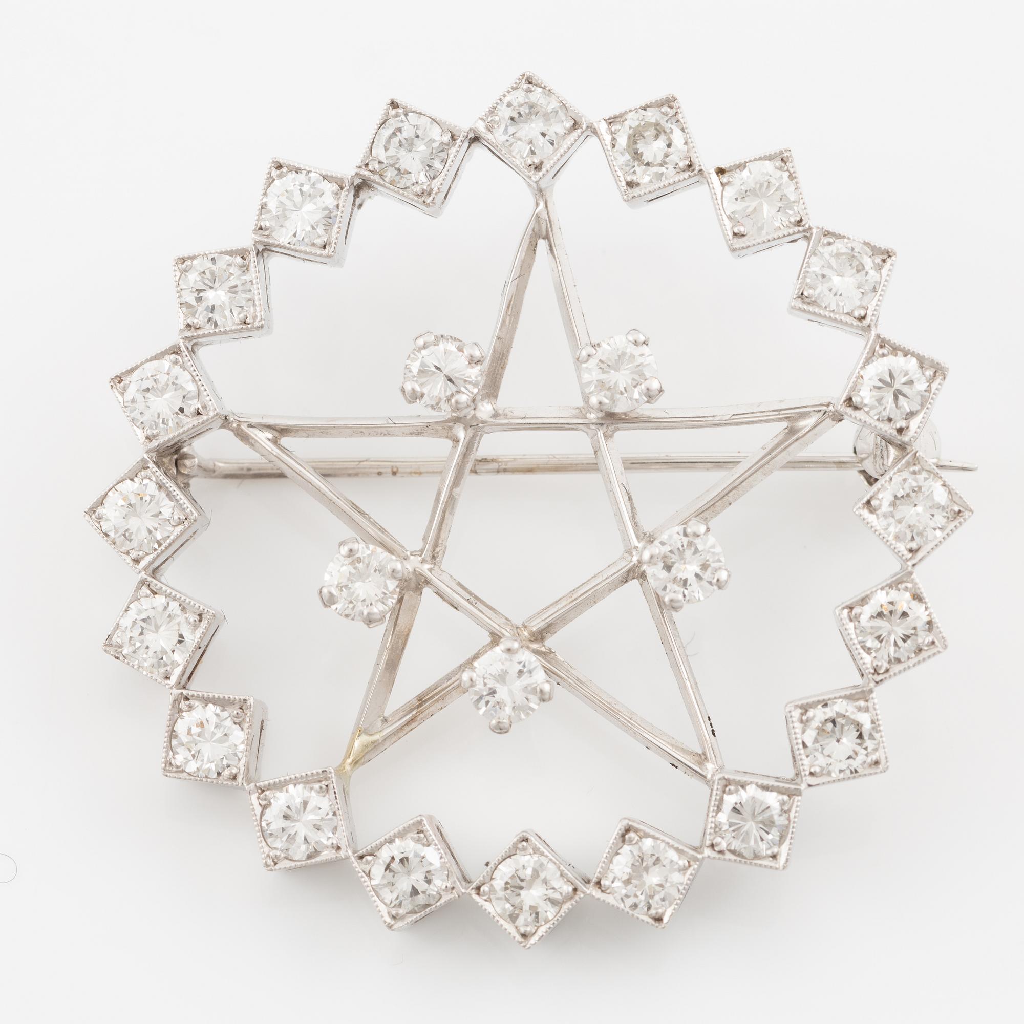 Brooch 18K white gold with brilliant-cut diamonds.