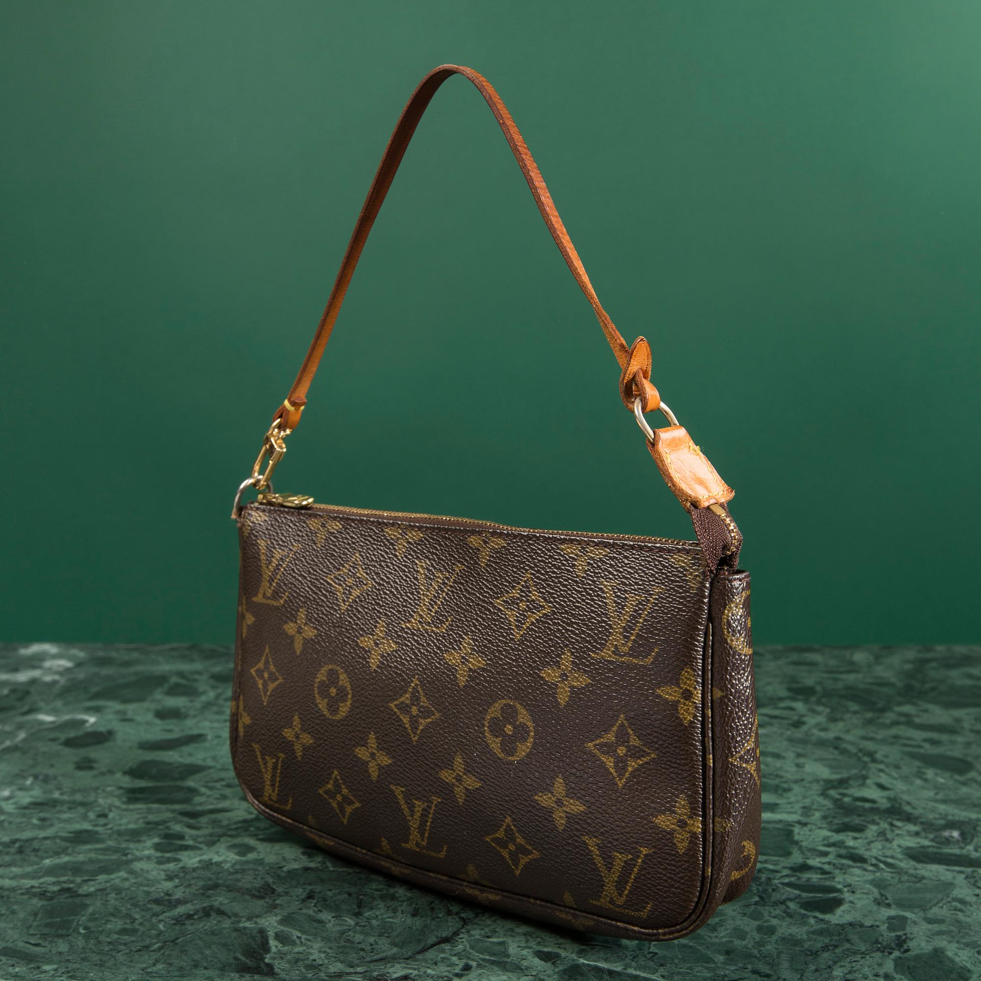 CLUTCH, Louis Vuitton.
